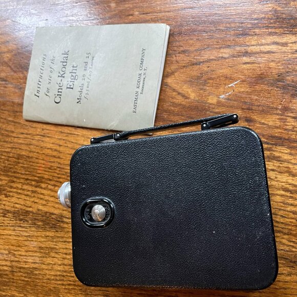 Cine-Kodak Eight Model 25 (1930s Retro Camera) - Picture 10 of 10